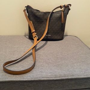 Micheal Kors cross body purse